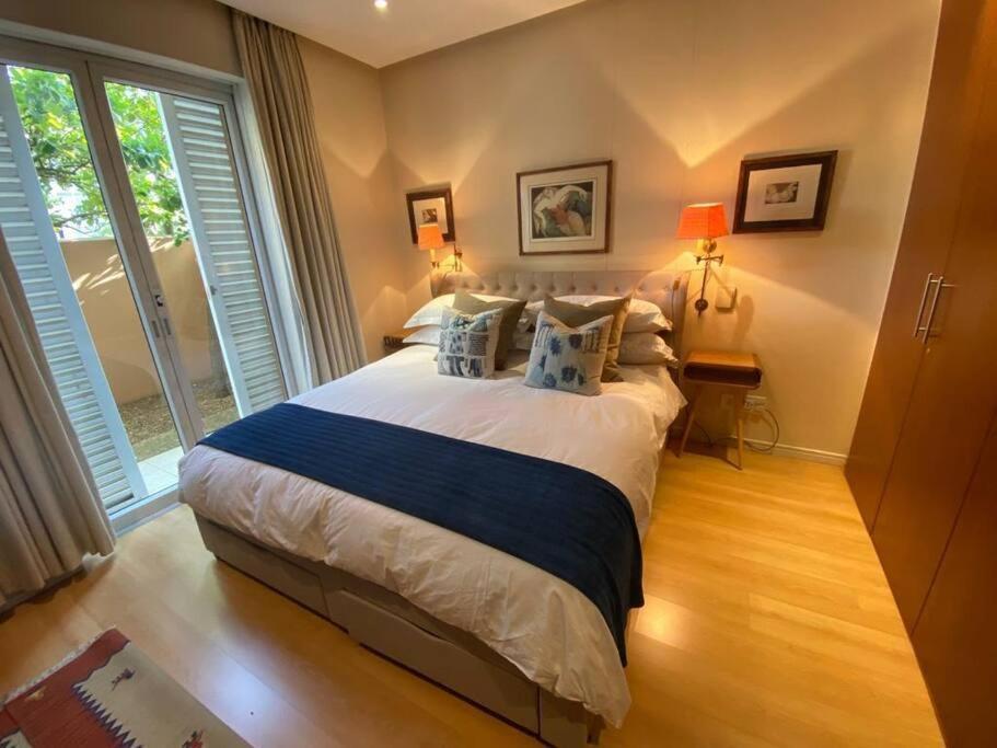 Parama 003 Secure, Luxurious Waterfront *