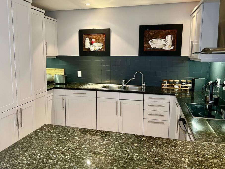 Parama 003 Secure, Luxurious Waterfront Kaapstad